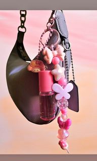 (Category: ) located in . Submitted by glamourbloom08 (Listing ID 1449375073, Image 1). Description: .