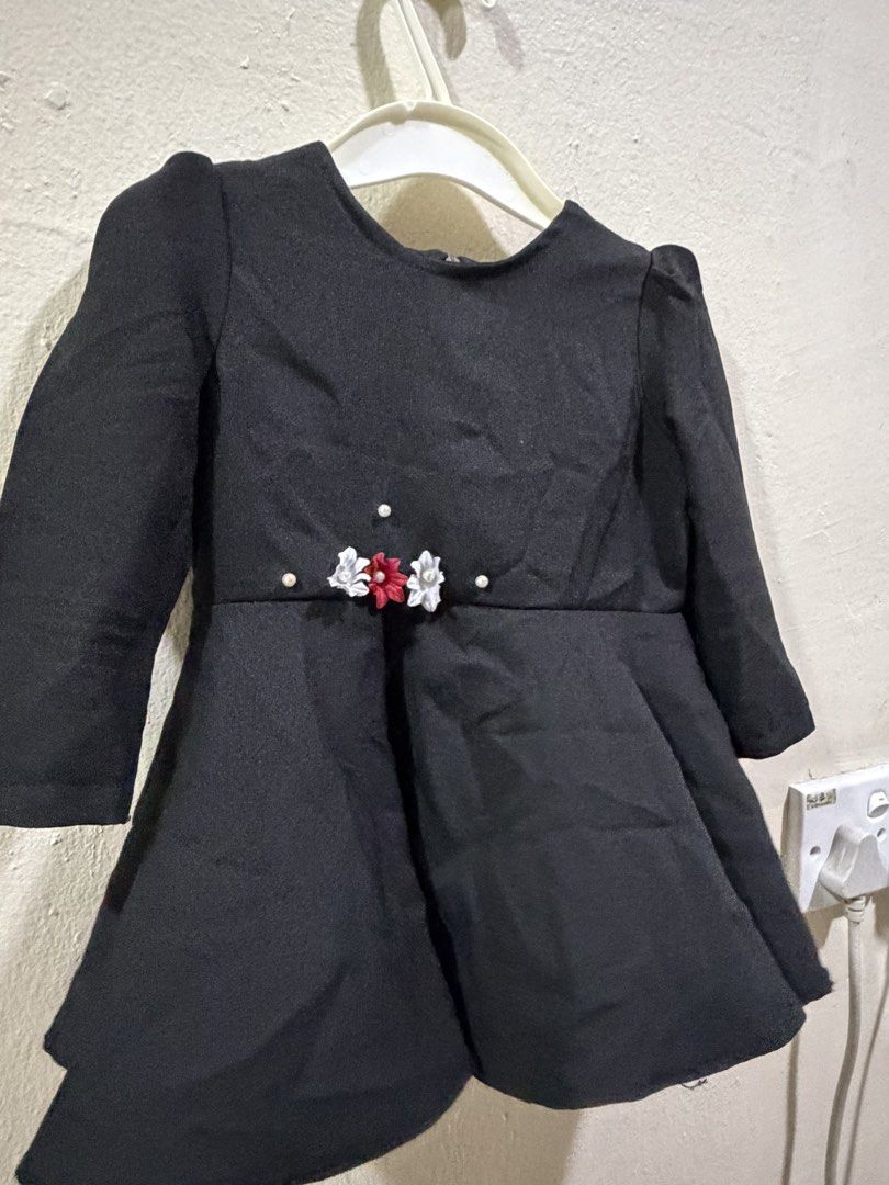 Baju Kurung Peplum Kids (Category: Babies & Kids Fashion) located in Melaka Tengah. Submitted by farain_ (Listing ID 1449372590, Image 2). Description: - Saiz 18-24 months baby girl - Colour Black - Baju kurung peplum - Kain Duyung - Material crepe.