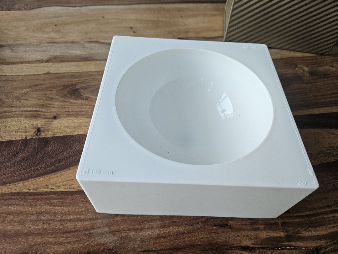 Baking forms (Category: Bakeware) located in Singapore. Submitted by katalinka (Listing ID 1449489610, Image 2). Description: 3 baking forms for sale: - TortaFlex silicone mold used once - lidded loaf pan - baguette pan new 5 sgd each!.