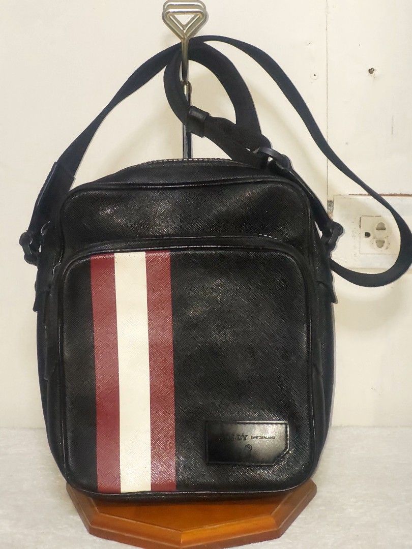 Bally sebert crossbody bag (Category: Sling Bags) located in Santa Rosa. Submitted by roycerocus (Listing ID 1449330250, Image 1). Description: minor sign of use very goodpresentable cond. medium size.