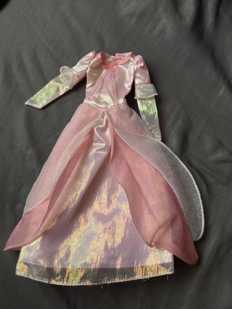 Barbie Doll Dresses and Outfits ( read description (Category: Dresses) located in Santiago. Submitted by jota05 (Listing ID 1449496776, Image 1). Description: -bruetta gown 1,500 - clara night dress and shirt 1000 - blair plastic top 500, i can remove the yellowing - renee gowns 2500 left 1500 right (sold) - ariel doll tail 1500.