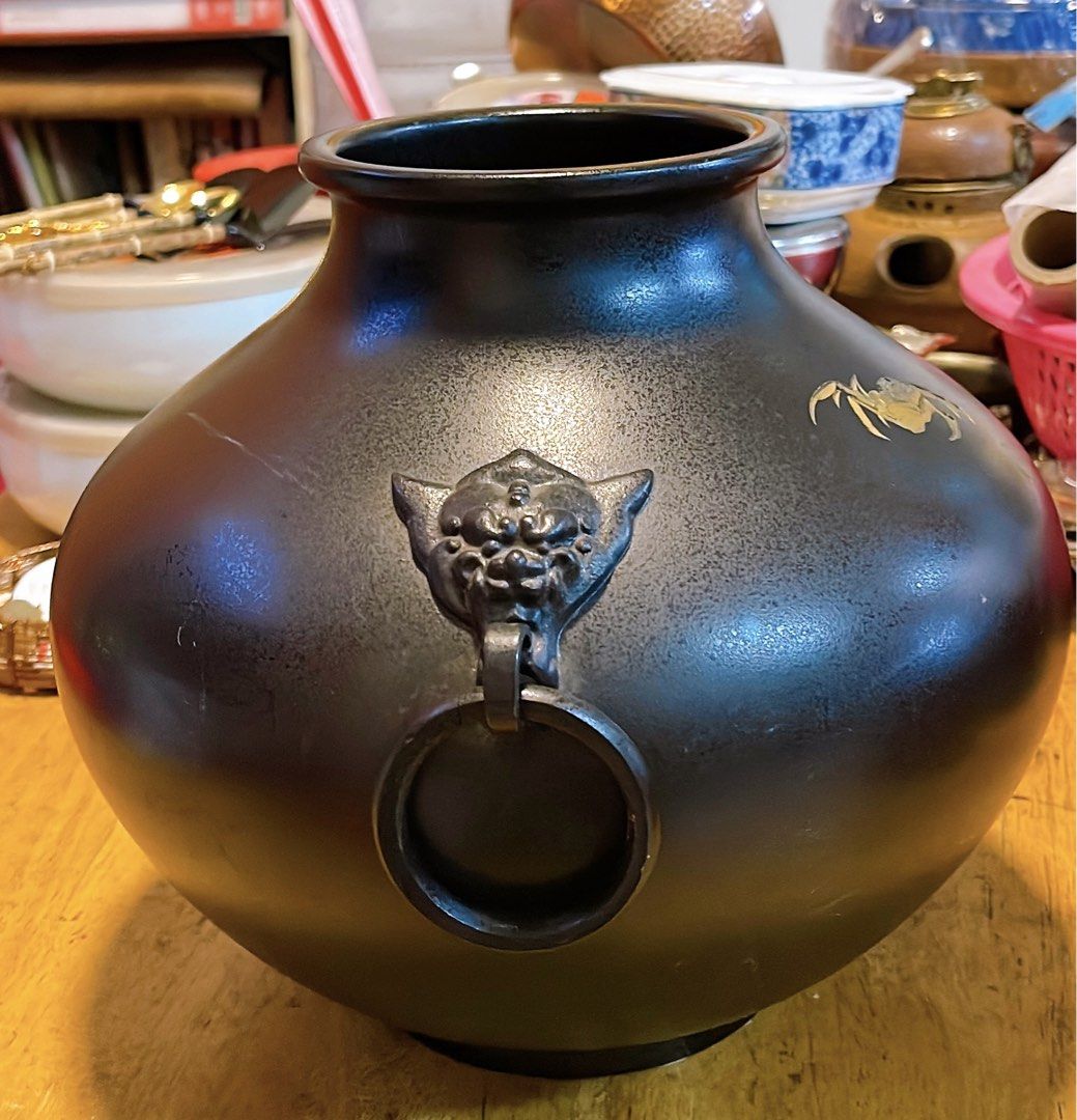 Beautiful Metal Brass Crab Vase Vintage Black Vase with Crab Design and Lion Handles (Category: Vases & Decorative Bowls) located in Kuala Lumpur. Submitted by natashalim0123916488 (Listing ID 1449529586, Image 2). Description: - Unique black vase with a distinctive crab design. - Features elegant lion head handles on the sides. - Adds a charming vintage touch to your home decor. - Ideal for showcasing fresh flowers or as a standalone decorative 