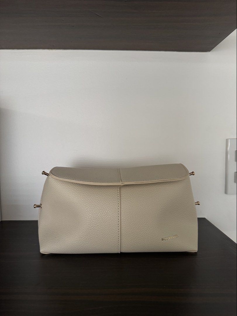 BEIGE LEATHER SHOULDER BAG (Category: Shoulder Bags) located in Manila. Submitted by declutterzoneee (Listing ID 1449384350, Image 3). Description: - Beige leather shoulder bag - Textured finish - Magnetic closure - Convenient back pocket - Elegant gold hardware details - Compact size: Approx. 9 inches long x 4 inches tall - Ideal for everyday use.