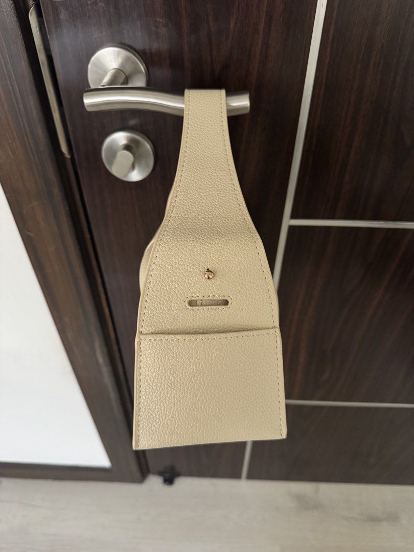 BEIGE LEATHER SHOULDER BAG (Category: Shoulder Bags) located in Manila. Submitted by declutterzoneee (Listing ID 1449384350, Image 2). Description: - Beige leather shoulder bag - Textured finish - Magnetic closure - Convenient back pocket - Elegant gold hardware details - Compact size: Approx. 9 inches long x 4 inches tall - Ideal for everyday use.