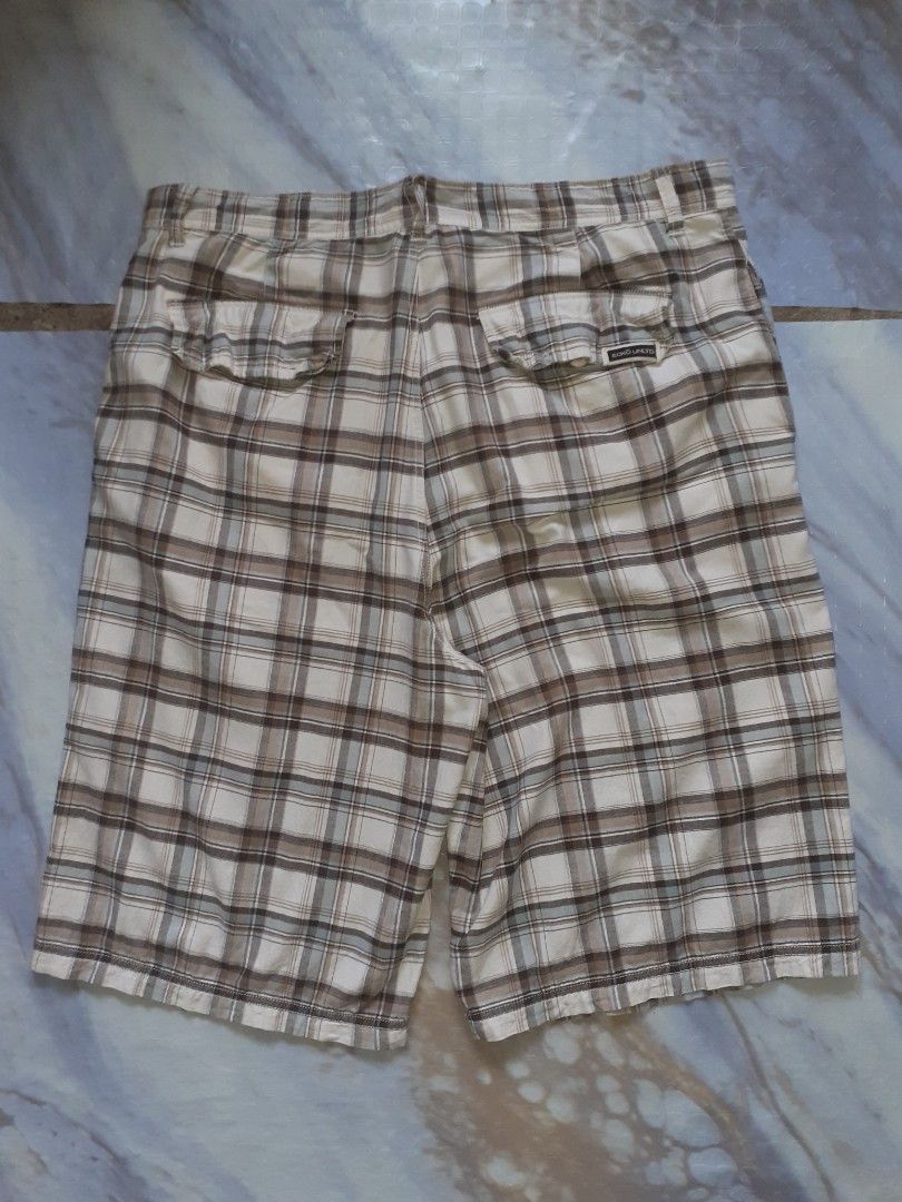 ecko unltd bilhin nyona mga nigaa (Category: Shorts) located in Alaminos. Submitted by troyjared67 (Listing ID 1449363580, Image 3). Description: size 38 on tag walang issue.