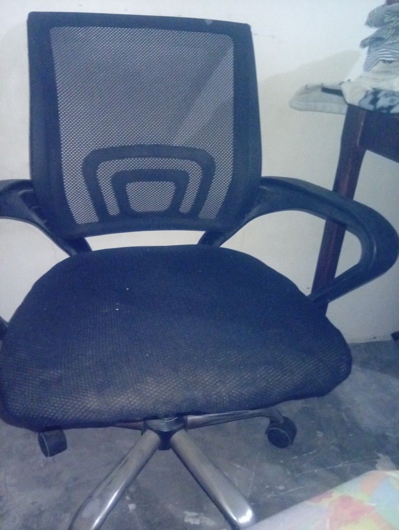 Black Mesh Back Office Chair with Padded Seat (Category: Chairs) located in Manila. Submitted by kaye18bee (Listing ID 1449432091, Image 1). Description: - Black mesh back office chair - Padded seat for maximum comfort - Swivels and has wheels for effortless mobility - Ideal for your home office or study space.