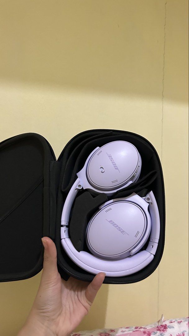 Bose Quite Comfort Headphones (Category: Headphones & Headsets) located in Manila. Submitted by luckydeer_262617 (Listing ID 1449456934, Image 2). Description: Rfs: not used since bought .