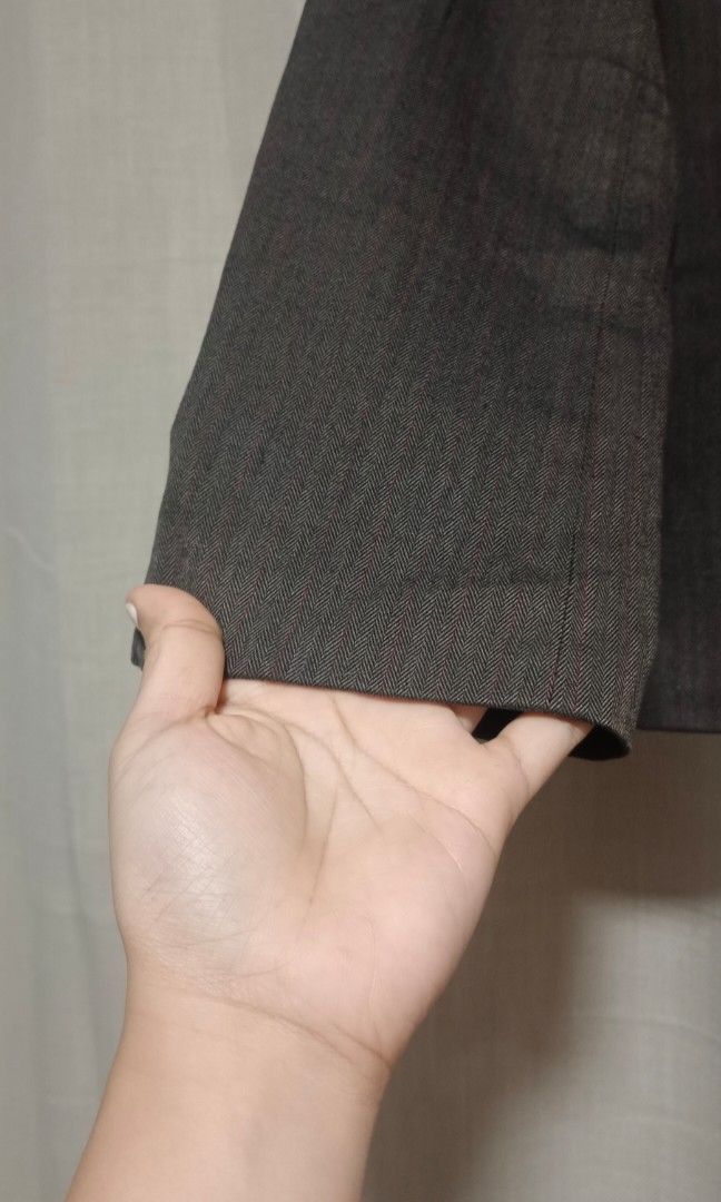 Brown women coat (Category: Coats, Jackets and Outerwear) located in Quezon City. Submitted by reareebelise (Listing ID 1449395168, Image 3). Description: There's a white stitch lang inside na hindi naman makikita if suot na, see last photo please 🙂.