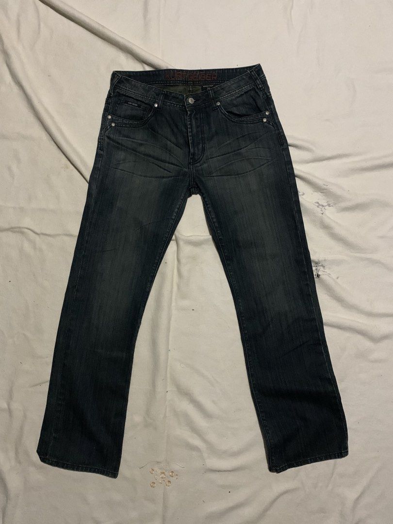 Buffalo Jeans Kurt Geiger Denim Pants (Category: Jeans) located in Bulacan. Submitted by solsic (Listing ID 1449504185, Image 1). Description: Kurt Geiger Buffalo Jeans - Color: Dark Wash Denim - Fit: Straight Leg - Size: 32 - Features: Kurt Geiger logo on waistband, zip pockets on back -Waistline: 36” - Length: 45” -Leg opening: 18” Well used, perfect for casual attire Issue: Mine: 380 plus SF Courier: J&T/Lalamove. Payment: Gcash / Maribank Mee