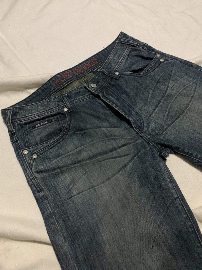 Buffalo Jeans Kurt Geiger Denim Pants (Category: Jeans) located in Bulacan. Submitted by solsic (Listing ID 1449504185, Image 2). Description: Kurt Geiger Buffalo Jeans - Color: Dark Wash Denim - Fit: Straight Leg - Size: 32 - Features: Kurt Geiger logo on waistband, zip pockets on back -Waistline: 36” - Length: 45” -Leg opening: 18” Well used, perfect for casual attire Issue: Mine: 380 plus SF Courier: J&T/Lalamove. Payment: Gcash / Maribank Mee