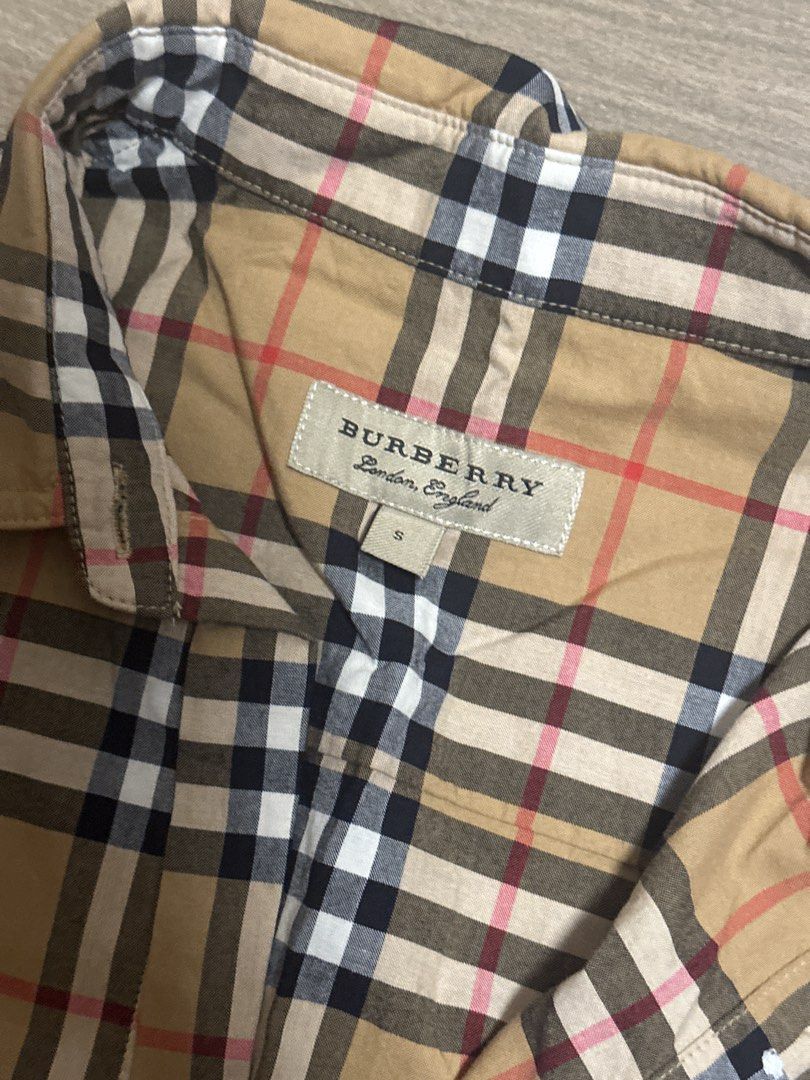 Burberry Long Sleeve Shirt (Category: Longsleeves) located in Manila. Submitted by user778899 (Listing ID 1449495619, Image 2). Description: size S.