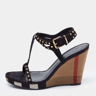 (Category: ) located in . Submitted by wear.next (Listing ID 1449456763, Image 1). Description: .