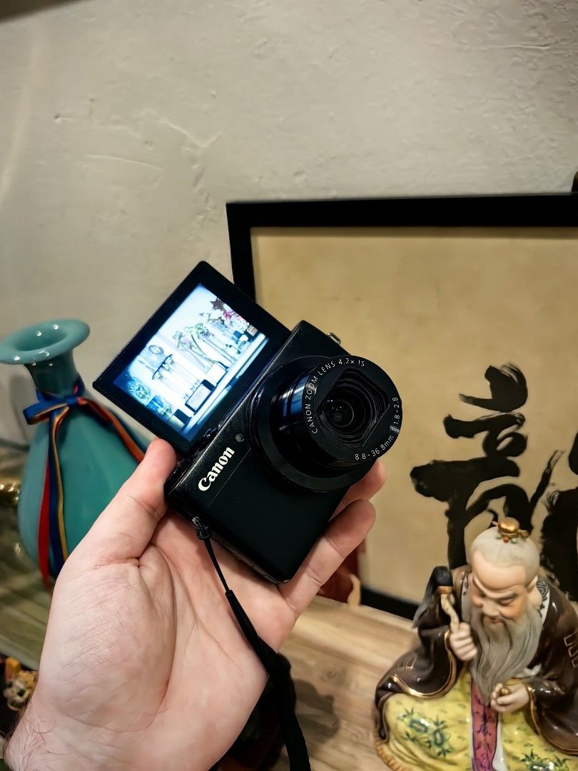 Canon G7X Mark I (Category: Cameras) located in Kuala Lumpur. Submitted by filmacamera (Listing ID 1449521907, Image 2). Description: External body like new functions like new. display got a bit vignette which is normal for this camera not affecting on outcome at all. Come with charger, batery, sd card, strap. Same picture quality as mkii just no 4k video Read again description if u still have any questions..
