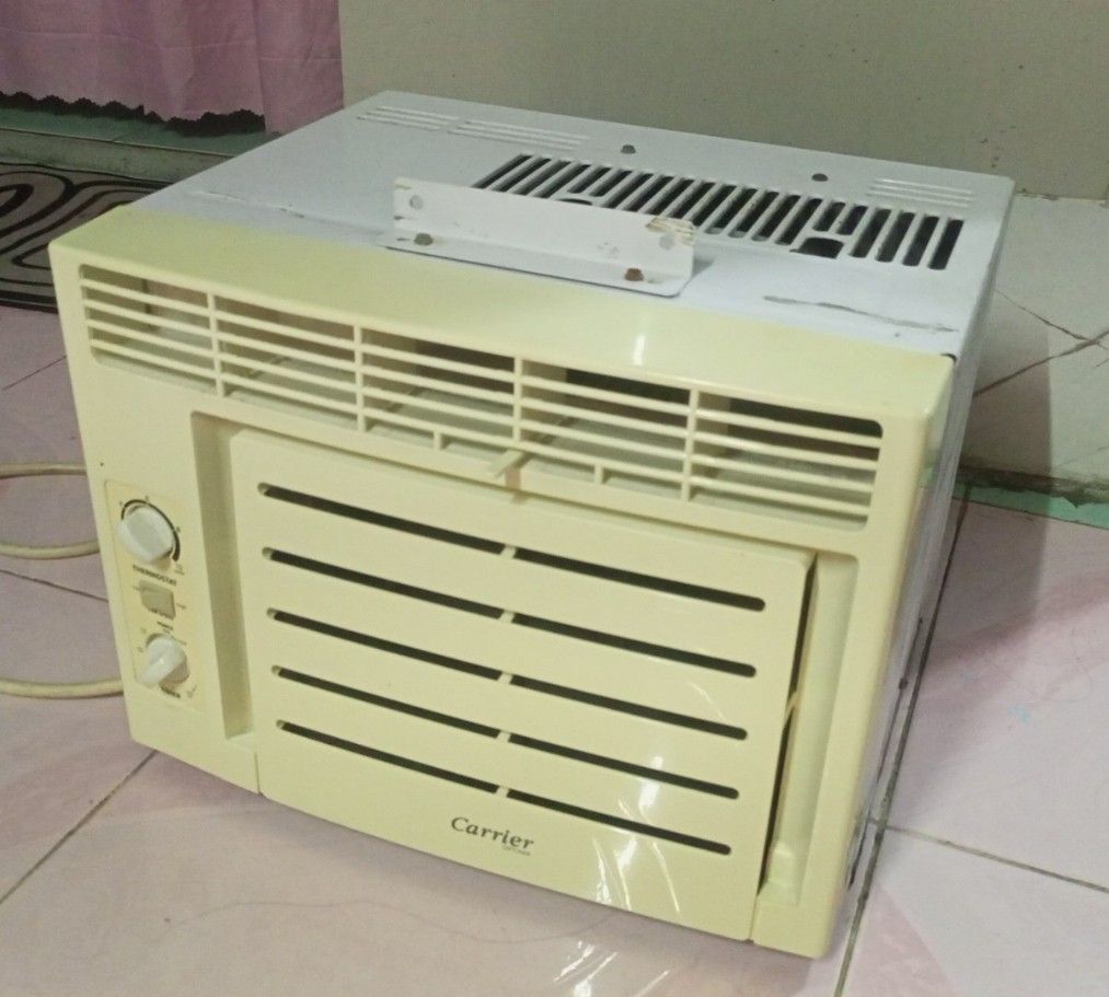 Carrier Aircon .5hp INVERTER GRADE (Category: Air Conditioning and Heating) located in Mandaluyong City. Submitted by chardsarmi36435 (Listing ID 1449388174, Image 2). Description: Carrier .5hp INVERTER GRADE With 12hours timer No issue No history of repair Test all you want.