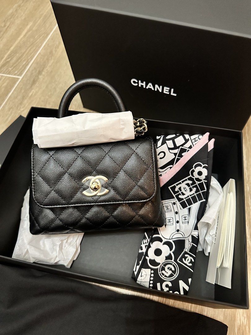 CHANEL coco handle nano （分類：手袋及銀包）位於 Hong Kong。 由 yuen424674 提交（商品編號 1449400845，圖片 1）。簡介： Chanel coco handle nano 門市自購 連twilly 可陪驗 不收支票 。