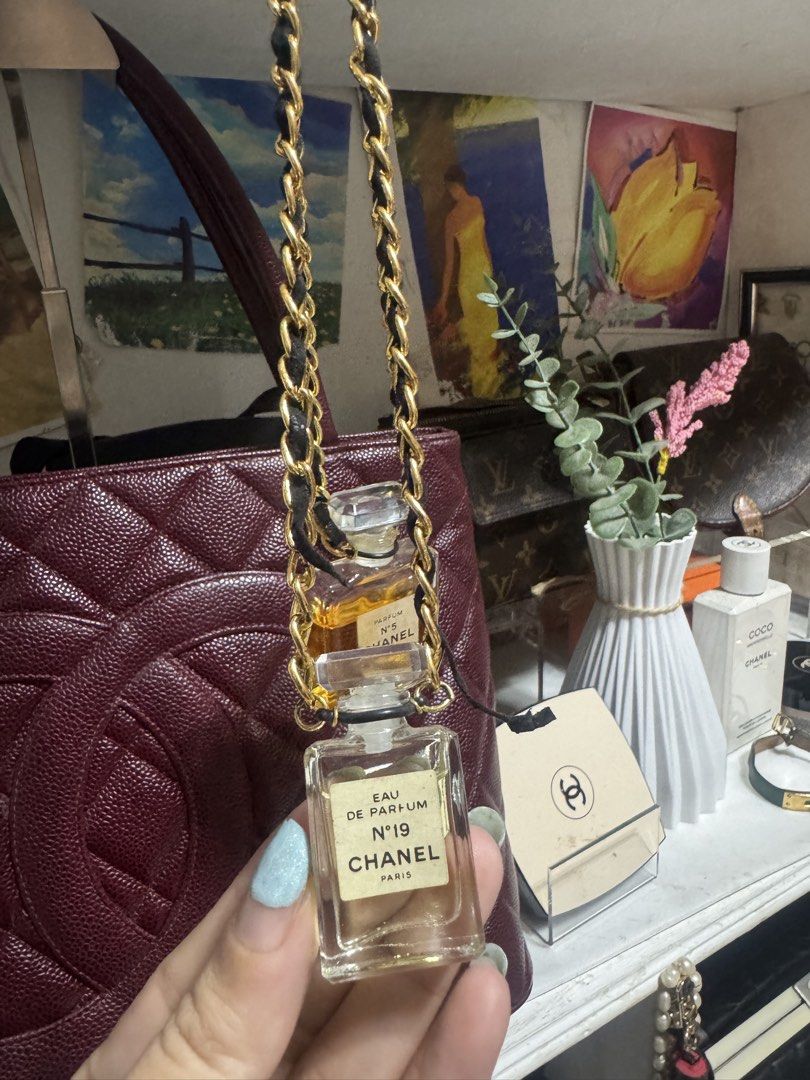 Chanel Mini Perfume Chain Necklace (Category: Luxury Accessories) located in Mandaluyong City. Submitted by AvekLuxuriesPh2020 (Listing ID 1449393475, Image 1). Description: .