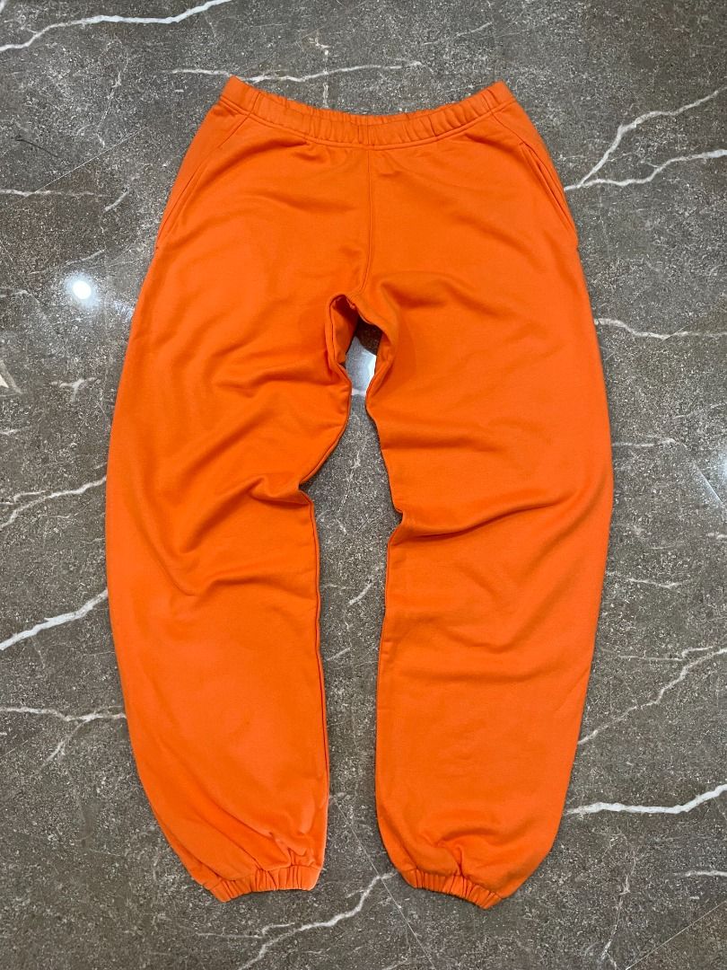CK x Heron Preston Jogger pants (Category: Joggers) located in Lucena. Submitted by 0174.archive (Listing ID 1449365111, Image 1). Description: brandnew with tags no flaws size medium on tag Actual Measurements (inches) Waist: 15.5 - 16.5 / 33-35 Inseam: 30.5 Outseam: 40.5 Front Rise: 11 Thigh: 12.5 Leg opening:5.5 (garter) Knee: 10.5 Message before buying. Items are brand-new, pre-loved / second hand used. Manage your expectations. Buy with conf