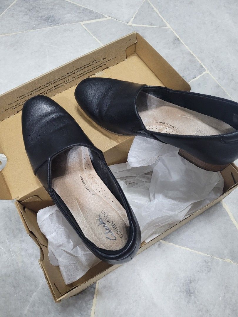 Clarks black leather (Category: Flats) located in Kuala Lumpur. Submitted by observer2017 (Listing ID 1449351413, Image 1). Description: .