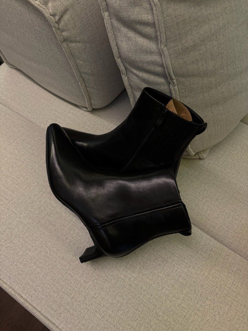 Clarks Womens Edina Up Black Leather (Category: Boots) located in Kuching. Submitted by sherifahd (Listing ID 1449421836, Image 2). Description: brand new boots, never been worn or used at all. bought for RM329 on sale, letting go for only RM200!! still in perfect condition, just looking for a new owner to make use of them!.