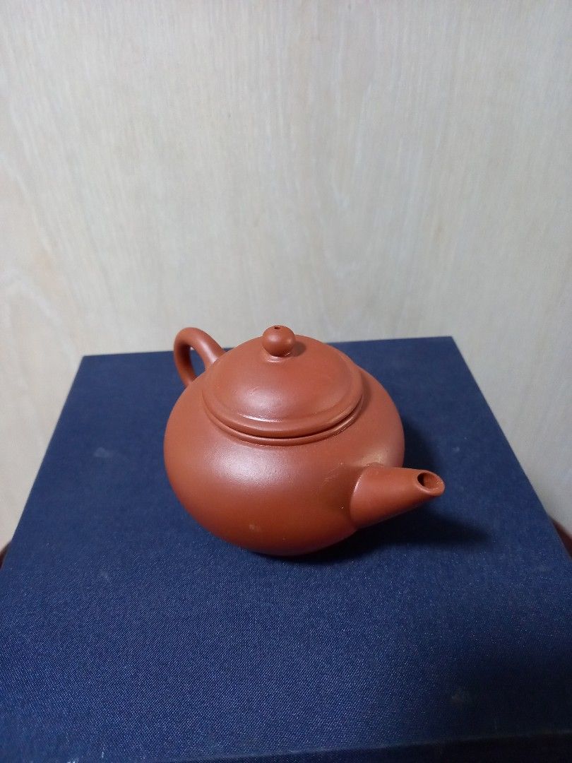 Clay teapot508384220744919040