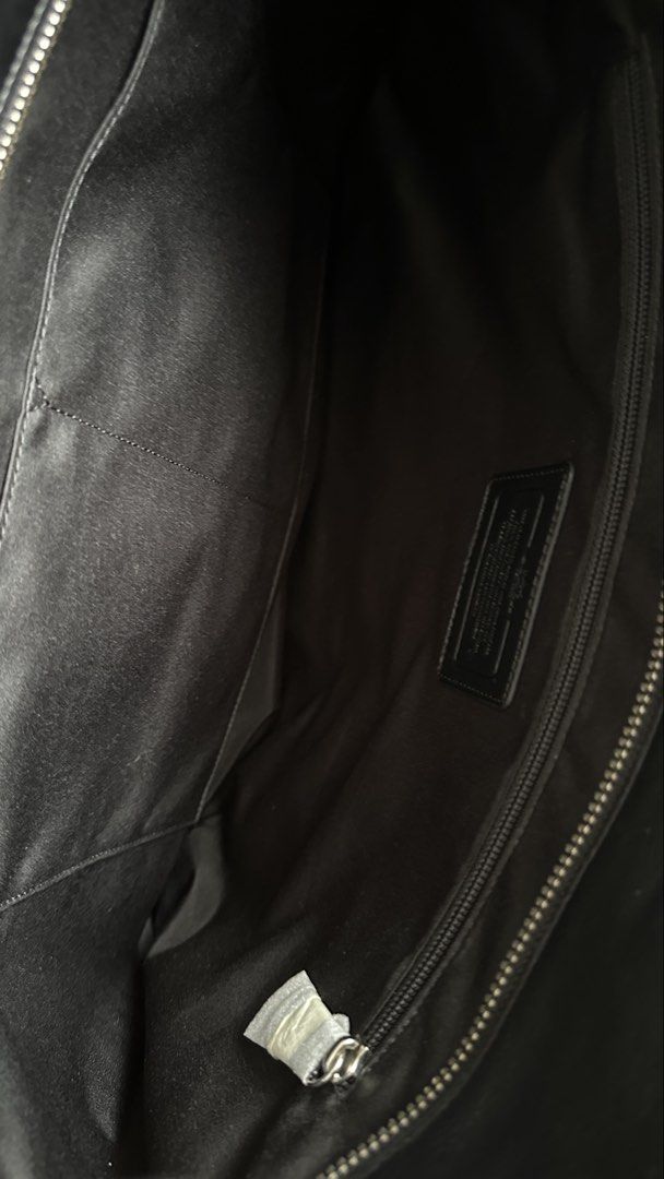 Coach （分類：單肩包）位於 Hong Kong。 由 sac22 提交（商品編號 1449378055，圖片 3）。簡介： 全新真皮 38 x 48 x 11 cm。