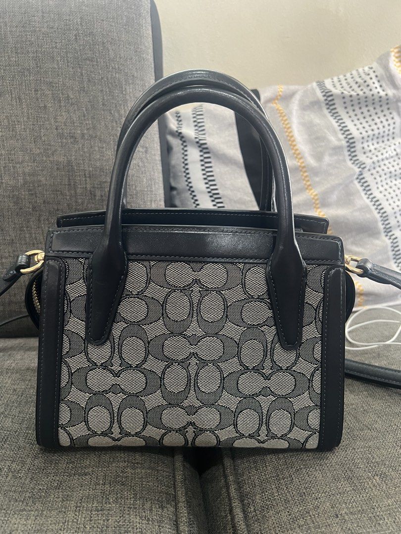 Coach Andrea Caryall Bag (Category: Luxury Bags & Wallets) located in Manila. Submitted by nltbcrs (Listing ID 1449368789, Image 2). Description: .