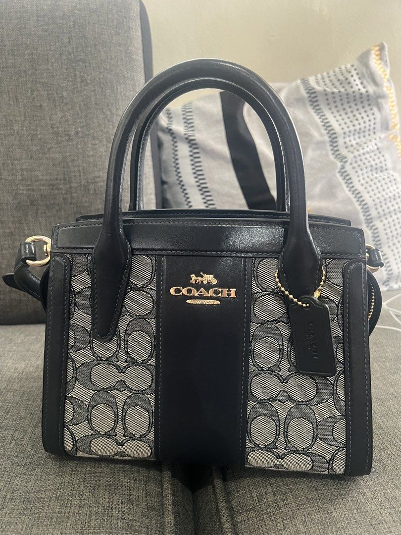 Coach Andrea Caryall Bag (Category: Luxury Bags & Wallets) located in Manila. Submitted by nltbcrs (Listing ID 1449368789, Image 1). Description: .