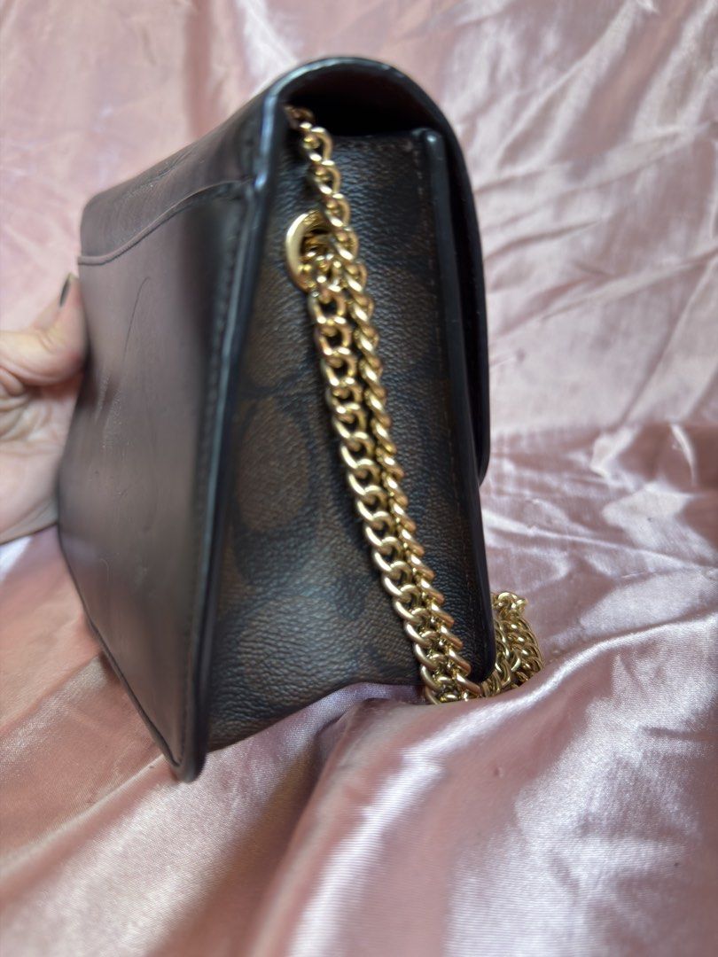 Coach Black Leather Chain Shoulder Bag (Category: Luxury Bags & Wallets) located in Manila. Submitted by olxph_ (Listing ID 1449365912, Image 3). Description: Original coach xbody gold chain bag May issue sa creed Pm me for details.