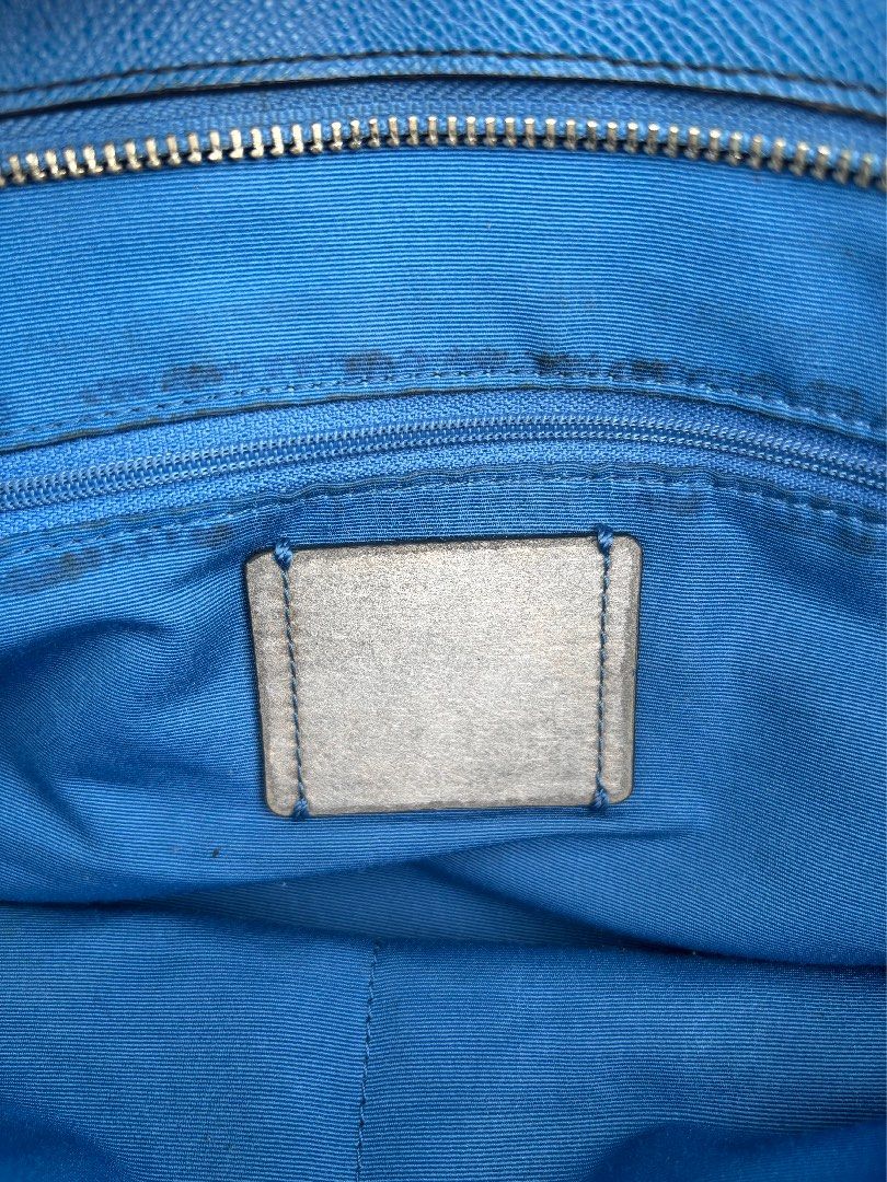 COACH SHOULDER BAG LARGE (Category: Luxury Bags & Wallets) located in Manila. Submitted by mangbebong_05 (Listing ID 1449394467, Image 3). Description: COACH SHOULDER BAG LARGR SIZE MINOR SIGN OF USAGE AUTHENTIC/LEGIT.