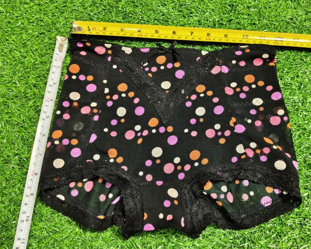 Code : 50 (Category: New Undergarments & Loungewear) located in Sungai Buloh. Submitted by Zirahh.BndleNightware (Listing ID 1449369077, Image 1). Description: 9/10.
