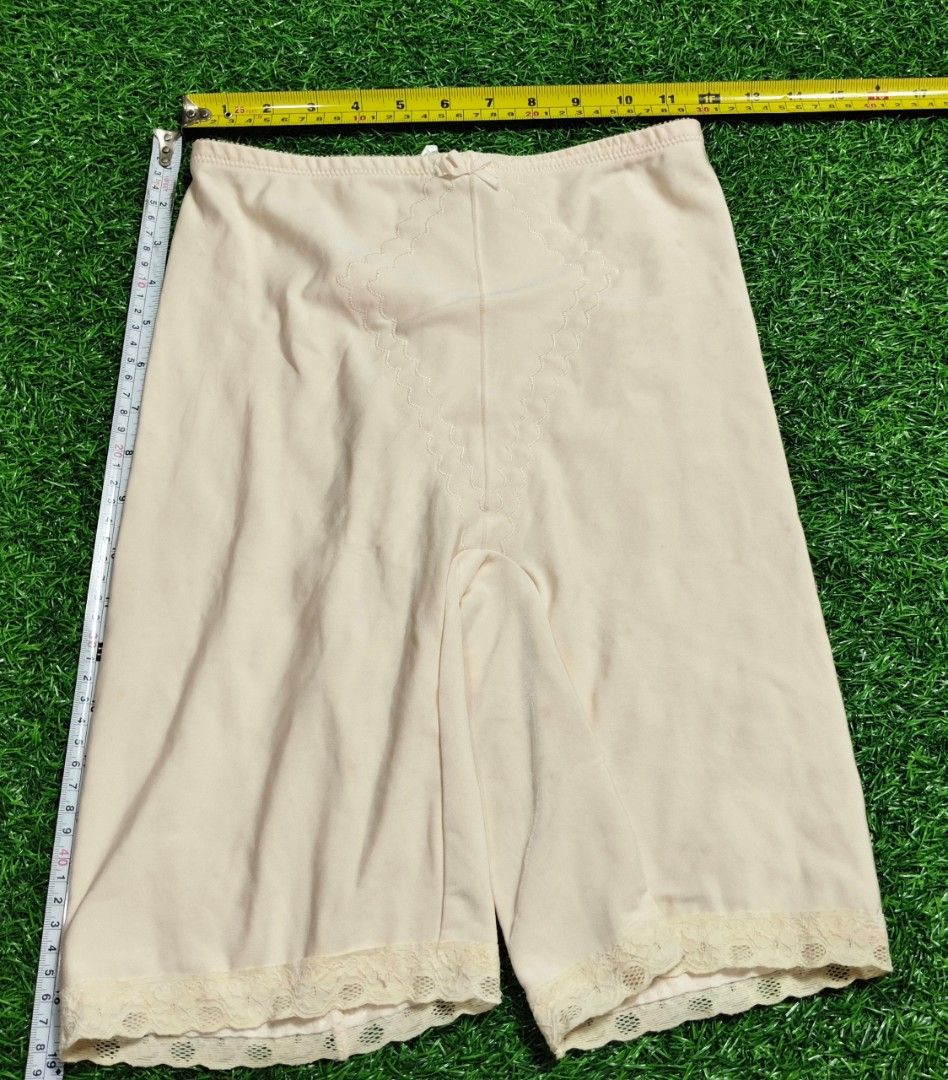 Code : 61 (Category: New Undergarments & Loungewear) located in Sungai Buloh. Submitted by Zirahh.BndleNightware (Listing ID 1449370344, Image 1). Description: 9/10.
