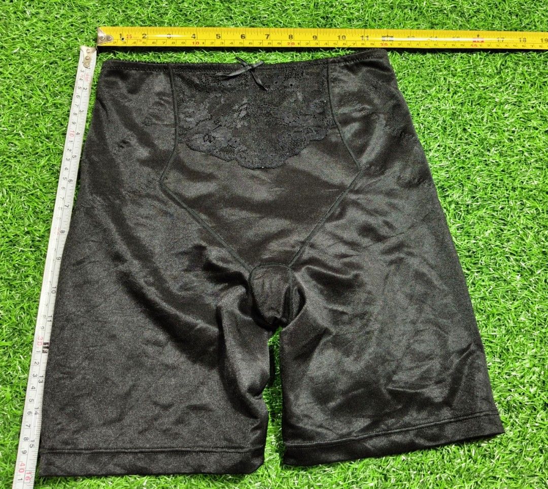 Code : 68 (Category: New Undergarments & Loungewear) located in Sungai Buloh. Submitted by Zirahh.BndleNightware (Listing ID 1449371272, Image 1). Description: 9/10.