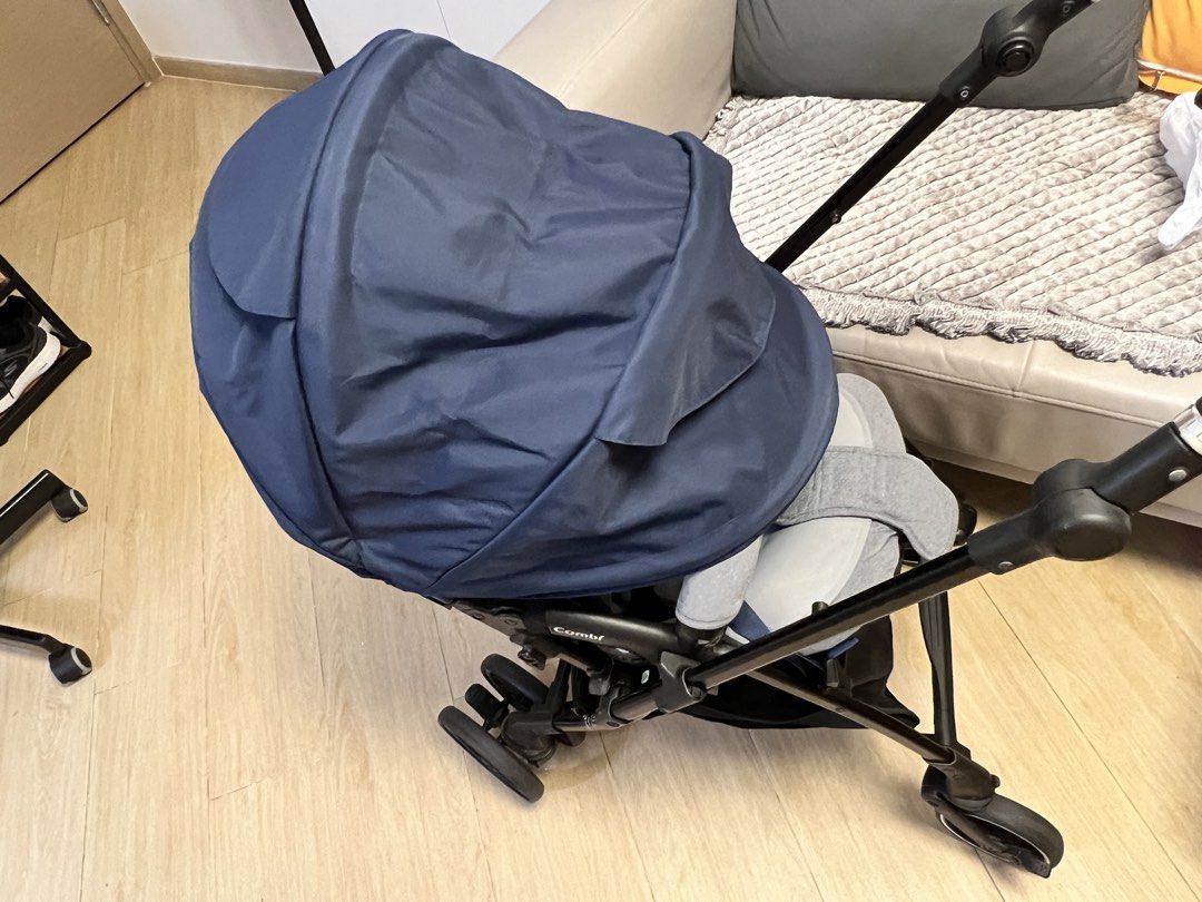 Combi BB車 Sugocal Switch Plus 藍色 （分類：外出用品 - 嬰兒車）位於 Hong Kong。 由 hellocat123 提交（商品編號 1449474662，圖片 3）。簡介： 新正，功能正常。雙向，初生適用，可平躺BB車。四輪轉向，單手收車。送延長板，可以用好多年。原價3500買嘅。。