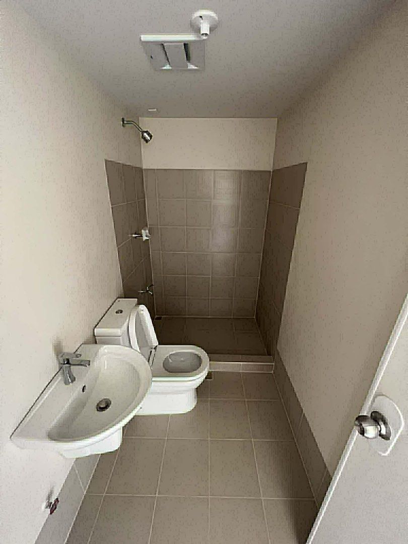 Condominium For Sale Fullerton Suites (Category: Apartments & Condos) located in Quezon City. Submitted by leadvision.realty (Listing ID 1449379598, Image 2). Description: For Sale Selling price: 3,000,000 Property Code: 2706-SC-FUS Fullerton Suites 33 sqm Brand New Tower 1 Unfurnished Lester Velez The Lead Realty 09175208825.