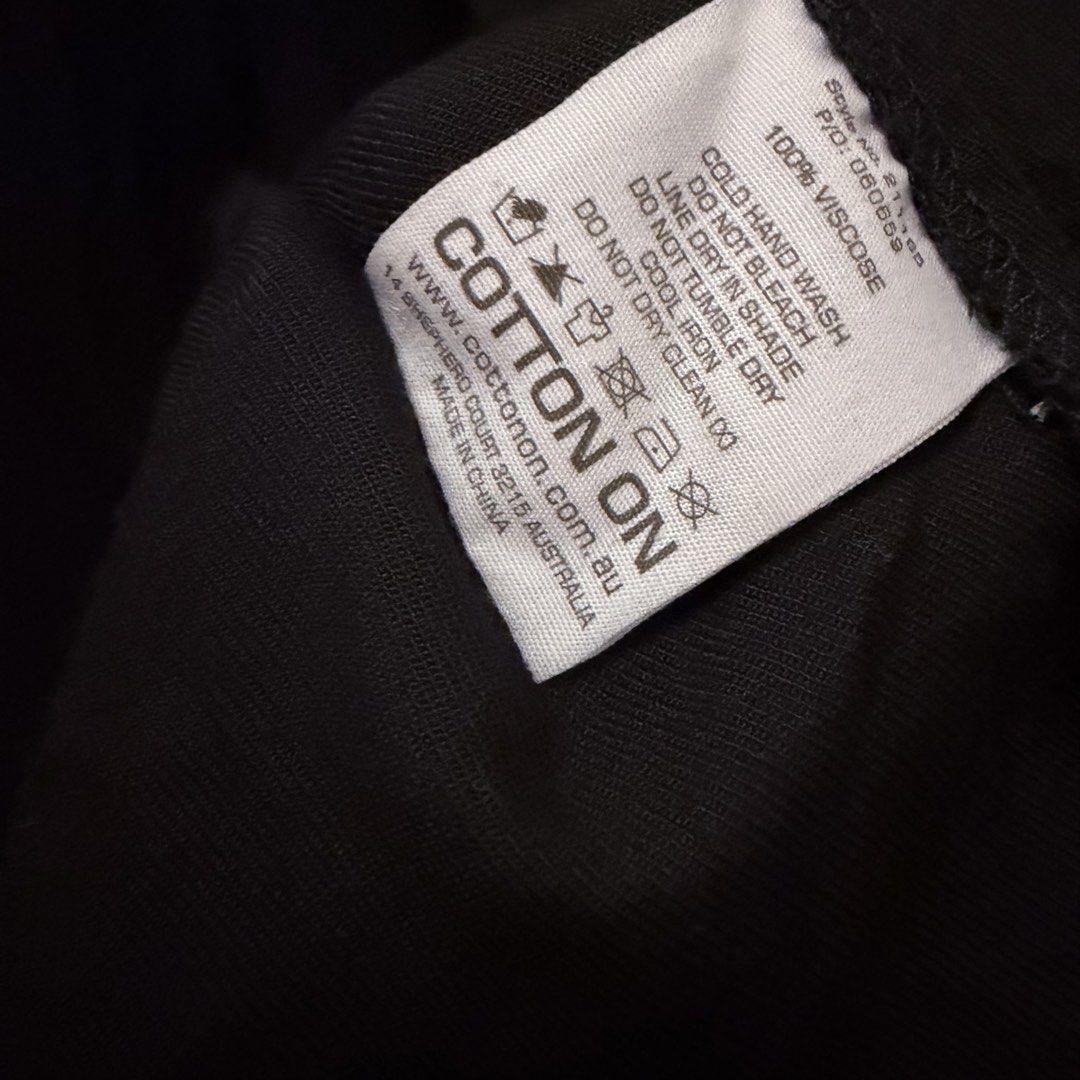 Cotton On Kimono Cardigan (Category: Coats, Jackets and Outerwear) located in Malabon City. Submitted by k_mby (Listing ID 1449507541, Image 3). Description: Cotton On kimono cardigan features a relaxed, open-front design with convenient front pockets. Still in very good condition. Small on tag, can fit up to med..