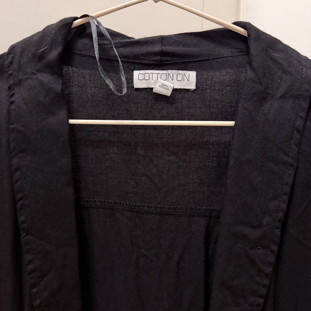 Cotton On Kimono Cardigan (Category: Coats, Jackets and Outerwear) located in Malabon City. Submitted by k_mby (Listing ID 1449507541, Image 2). Description: Cotton On kimono cardigan features a relaxed, open-front design with convenient front pockets. Still in very good condition. Small on tag, can fit up to med..