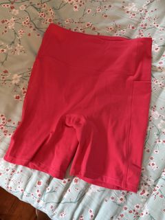 (Category: ) located in . Submitted by shopmycloset_33 (Listing ID 1449404970, Image 1). Description: .