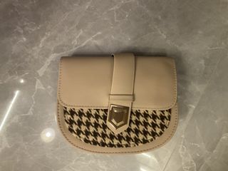 （分類：）位於 。 由 movingandsellinh 提交（商品編號 1449397312，圖片 1）。簡介： 。