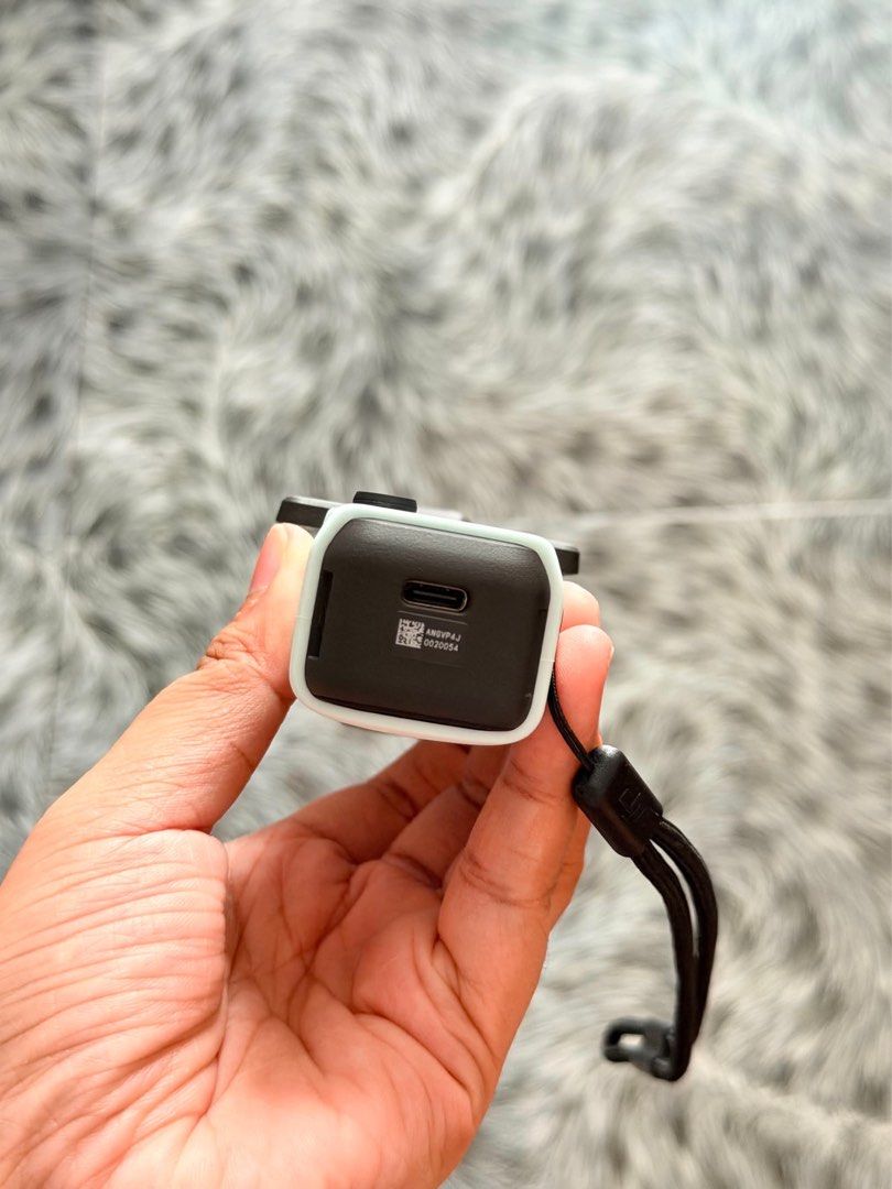 DJI Pocket 4 Creator Combo (Category: Video Cameras) located in San Jose. Submitted by arakyer (Listing ID 1449384532, Image 3). Description: Kakabili lang nung May. Warranty til May 2027 :) seldomly used. In prestine condition. The price is a bit nego pa. :) NO LAW BALLERS❌.
