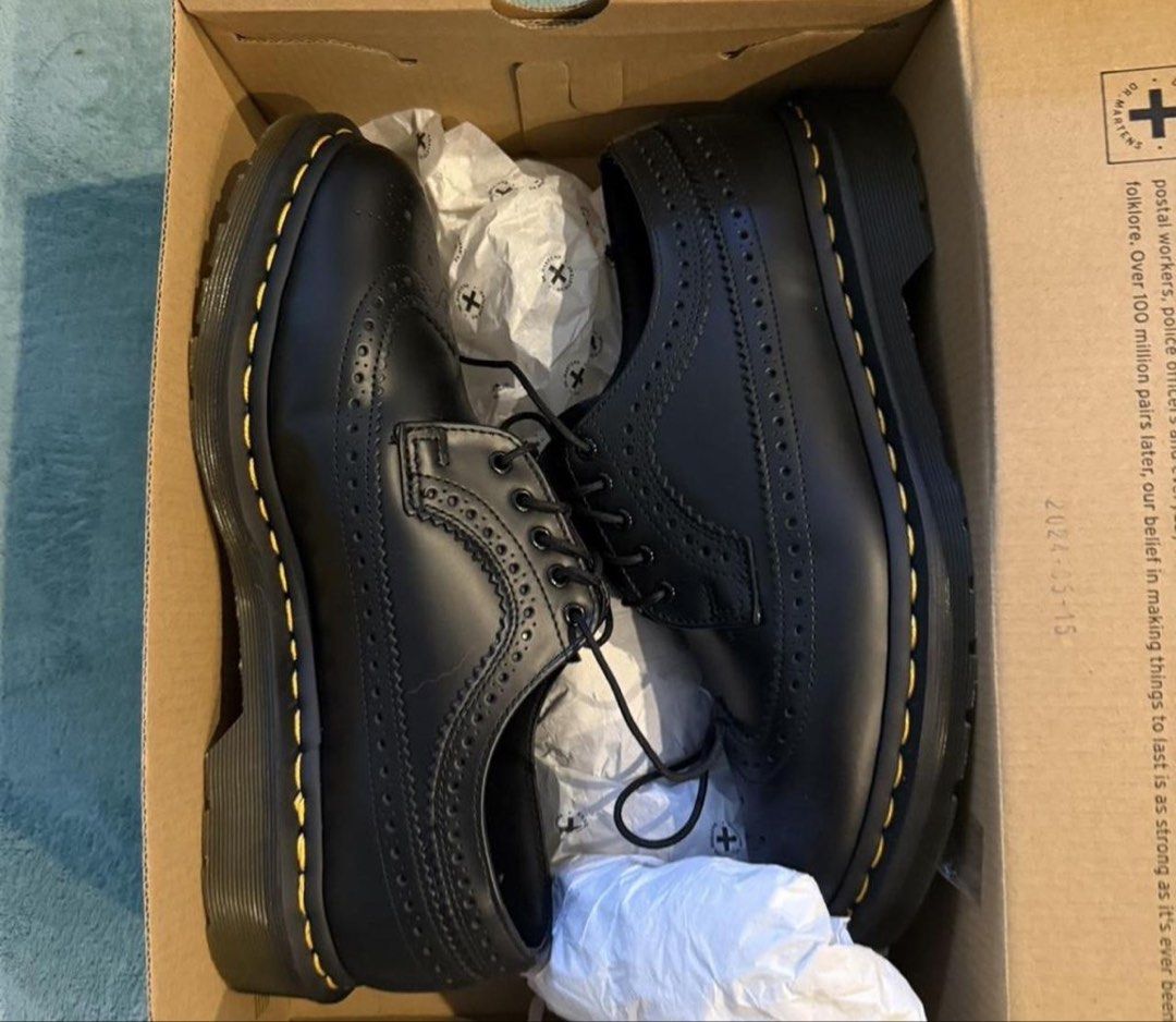doc martens 3989 (Category: Women's Shoes) located in Brisbane. Submitted by meganmlr (Listing ID 1449339987, Image 2). Description: Worn once but don’t fit correctly. No tags but still have the box unisex shoe - EU 41.