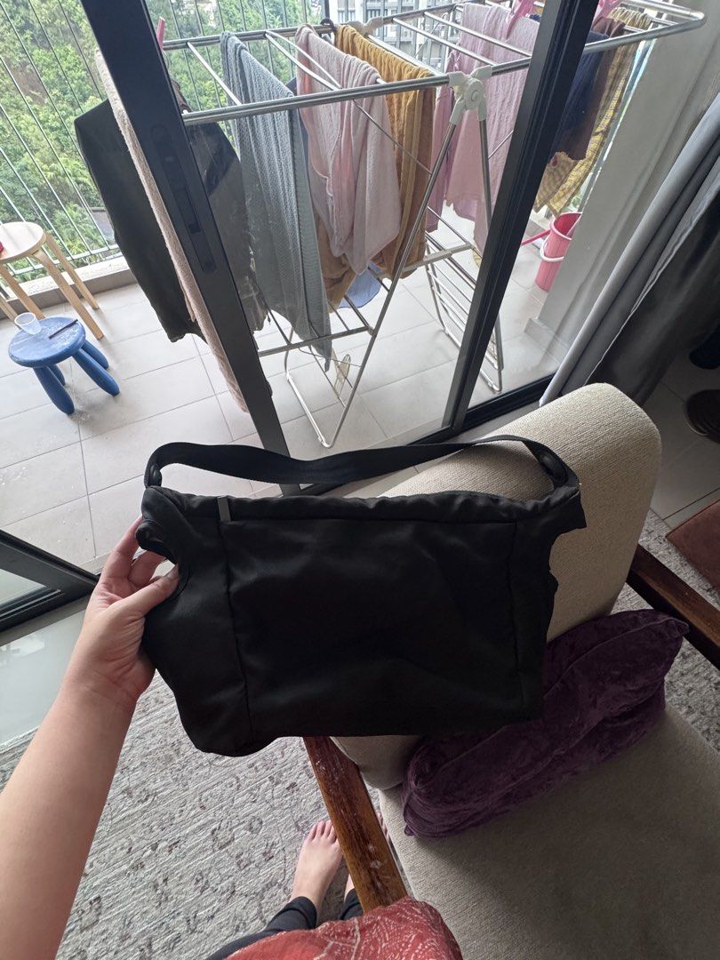 Doona Essentials Bag (Category: Strollers) located in Kuala Lumpur. Submitted by aepreloved (Listing ID 1449423539, Image 3). Description: .
