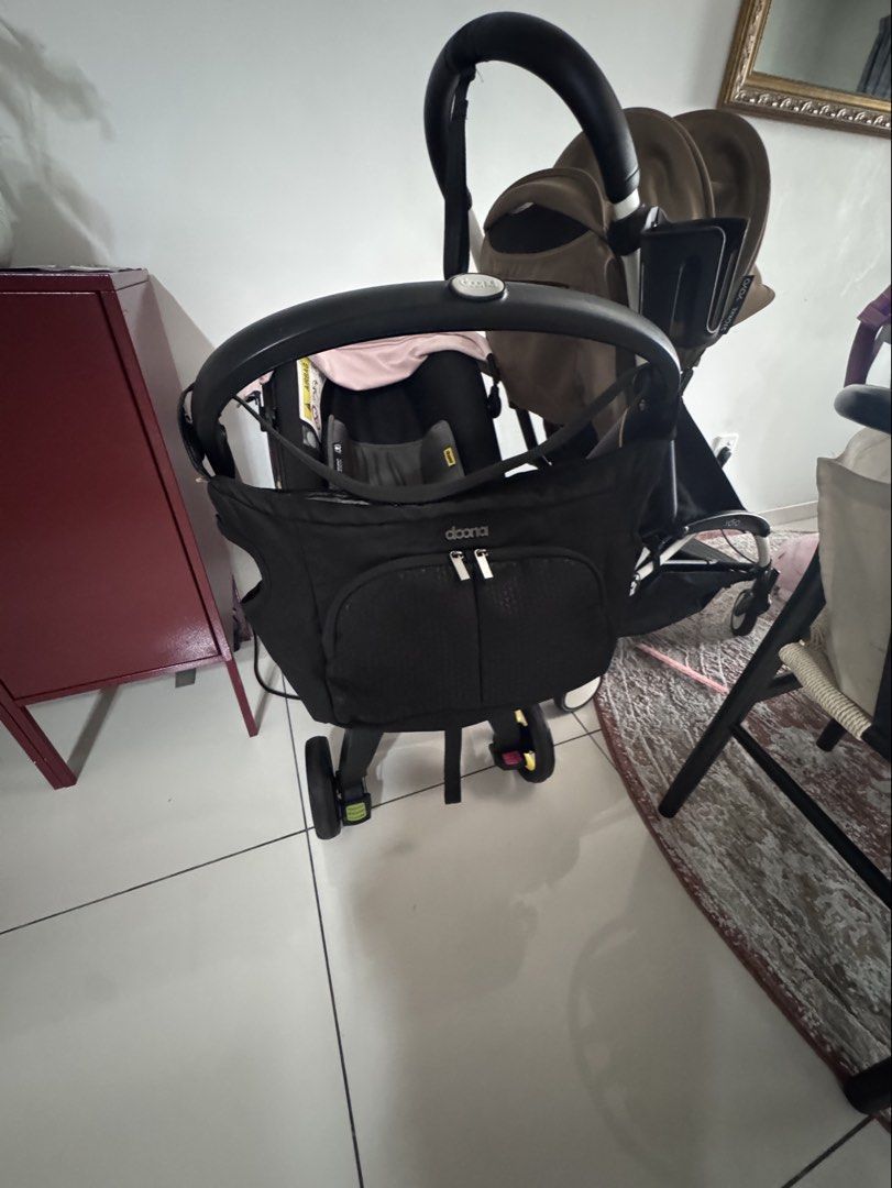 Doona Essentials Bag (Category: Strollers) located in Kuala Lumpur. Submitted by aepreloved (Listing ID 1449423539, Image 1). Description: .