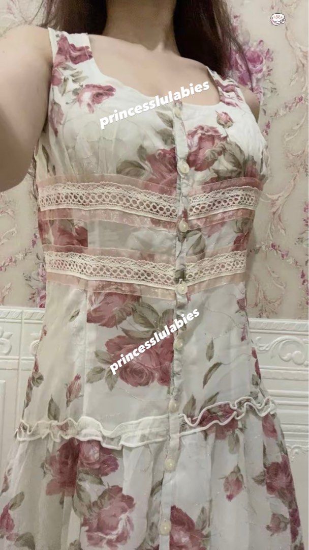 dress floral vintage (Kategori: Gaun & Rok) berada di Palembang. Dikirim oleh princesshes (ID iklan 1449396475, Gambar 2). Deskripsi: ld 85-100 (estimate) midi dress.