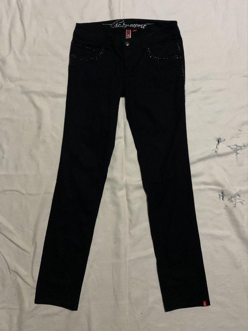 Edc by Esprit Black Embellished Jeans (Category: Jeans) located in Bulacan. Submitted by solsic (Listing ID 1449504182, Image 1). Description: - Brand: Edc by Esprit - Color: Black - Features: Stud embellishments on pockets and waistband - Fit: Straight leg - Material: Cotton - Details: Red brand tag on hem Waistline: 32” - Length: 44” Leg opening: 14” Well used, perfect for casual attire Issue: Mine: 400 plus SF Courier: J&T/Lalamove. Payment: G