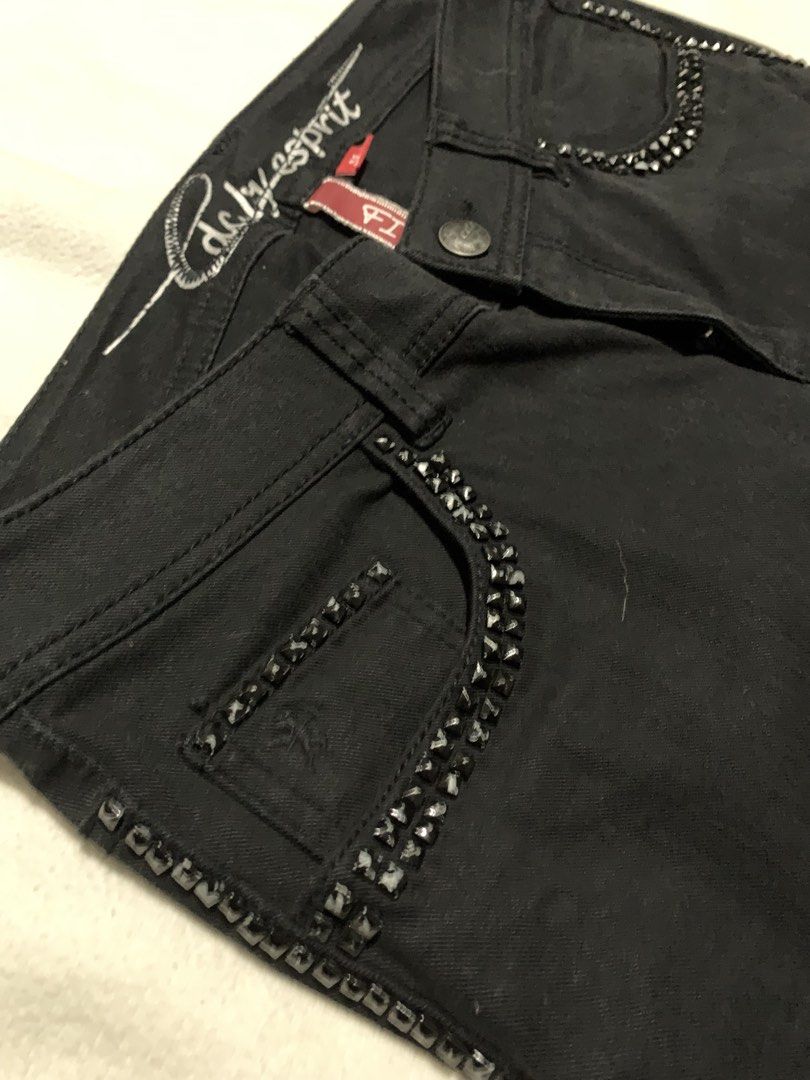 Edc by Esprit Black Embellished Jeans (Category: Jeans) located in Bulacan. Submitted by solsic (Listing ID 1449504182, Image 3). Description: - Brand: Edc by Esprit - Color: Black - Features: Stud embellishments on pockets and waistband - Fit: Straight leg - Material: Cotton - Details: Red brand tag on hem Waistline: 32” - Length: 44” Leg opening: 14” Well used, perfect for casual attire Issue: Mine: 400 plus SF Courier: J&T/Lalamove. Payment: G