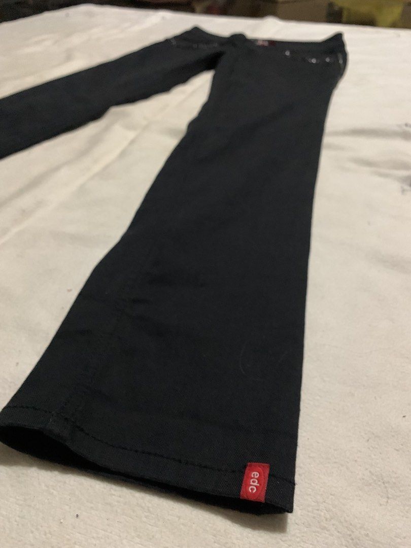 Edc by Esprit Black Embellished Jeans (Category: Jeans) located in Bulacan. Submitted by solsic (Listing ID 1449504182, Image 2). Description: - Brand: Edc by Esprit - Color: Black - Features: Stud embellishments on pockets and waistband - Fit: Straight leg - Material: Cotton - Details: Red brand tag on hem Waistline: 32” - Length: 44” Leg opening: 14” Well used, perfect for casual attire Issue: Mine: 400 plus SF Courier: J&T/Lalamove. Payment: G