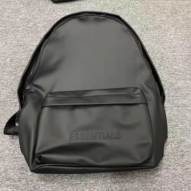 Essentials backpack （分類：背包）位於 Hong Kong。 由 resell.hubhk 提交（商品編號 1449509153，圖片 1）。簡介： 25 piece in stock Brand new Buy 3 get 1 free 20% on next order if buy now 。