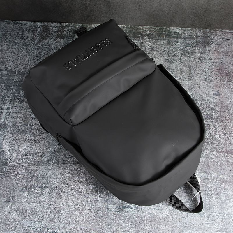 Essentials backpack （分類：背包）位於 Hong Kong。 由 resell.hubhk 提交（商品編號 1449509153，圖片 3）。簡介： 25 piece in stock Brand new Buy 3 get 1 free 20% on next order if buy now 。