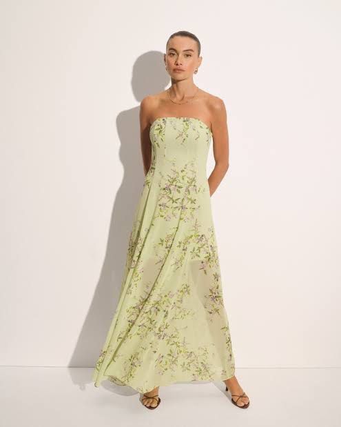 Ever New Kimora Strapless Midi Dress (Category: Dresses) located in Makati City. Submitted by f.oxales (Listing ID 1449352827, Image 2). Description: BRAND NEW (only worn to try on) - Beautiful light green midi dress - Delicate floral print - Strapless design or can be worn with spaghetti straps - Flowy and airy fabric - Ideal for events or a summer day out - Please check photos for detailed print and style Super pretty in person 🥹 Perfect for s