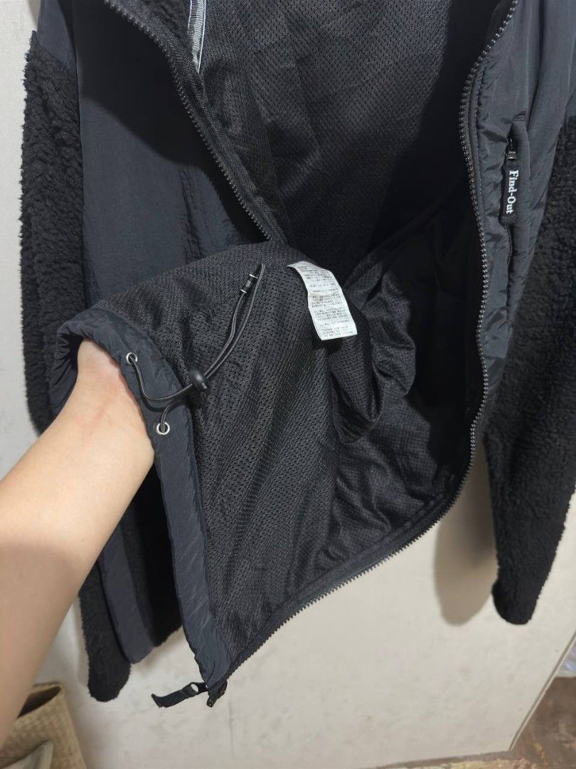 Workman Japan "Find-Out" Gorpcore Heavy Boa Fleece Tech Jacket (Category: Coats, Jackets and Outerwear) located in Las Pinas. Submitted by carls_jiaren09 (Listing ID 1449471336, Image 3). Description: 🏷️ WORKMAN JAPAN "FIND-OUT" TECH BOA FLEECE JACKET😍 • Brand: Find-Out (Famous Outdoor/Activewear line by Workman Co., Japan)🔥 • Style: Gorpcore Full-Zip Hooded Tech Boa Fleece Jacket • Color: Matte Black / Dark Charcoal Gray 📐 MEASUREMENTS (Lay 